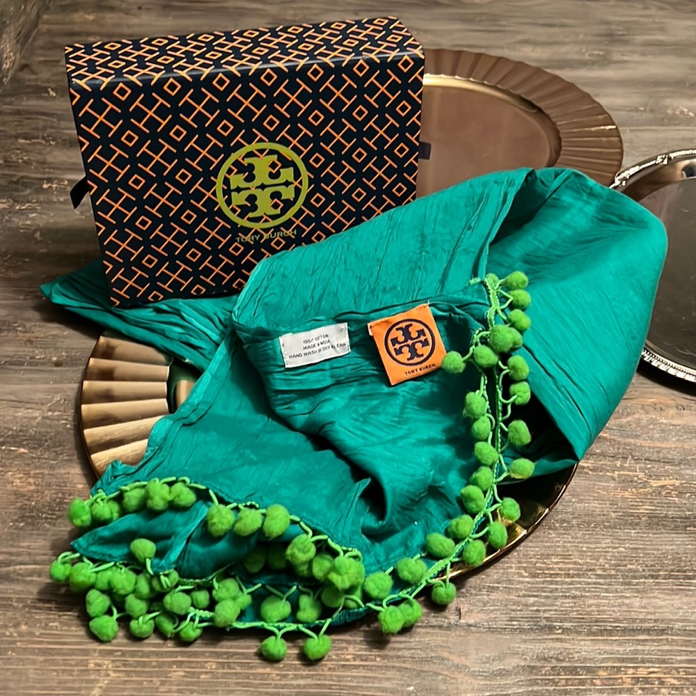 🔥Vintage, Tory Burch Crinkle Pop Pom Scarf & Necklace😘
